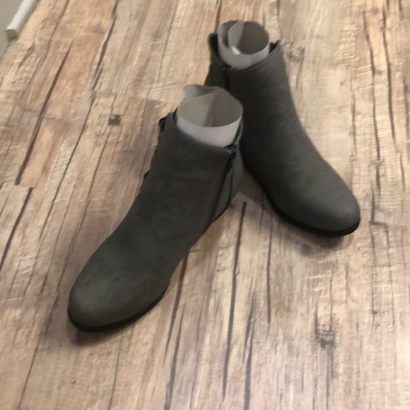 Boots - Picture 3 of 3